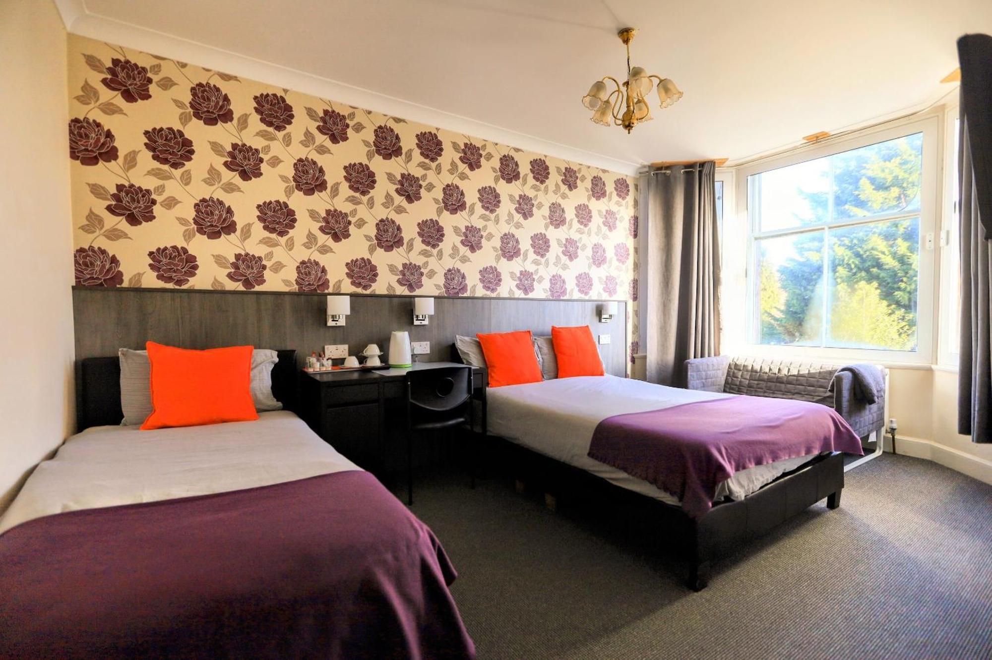 Alojamento de Acomodação e Pequeno-almoço Edinburgh Holiday Guest House 3*