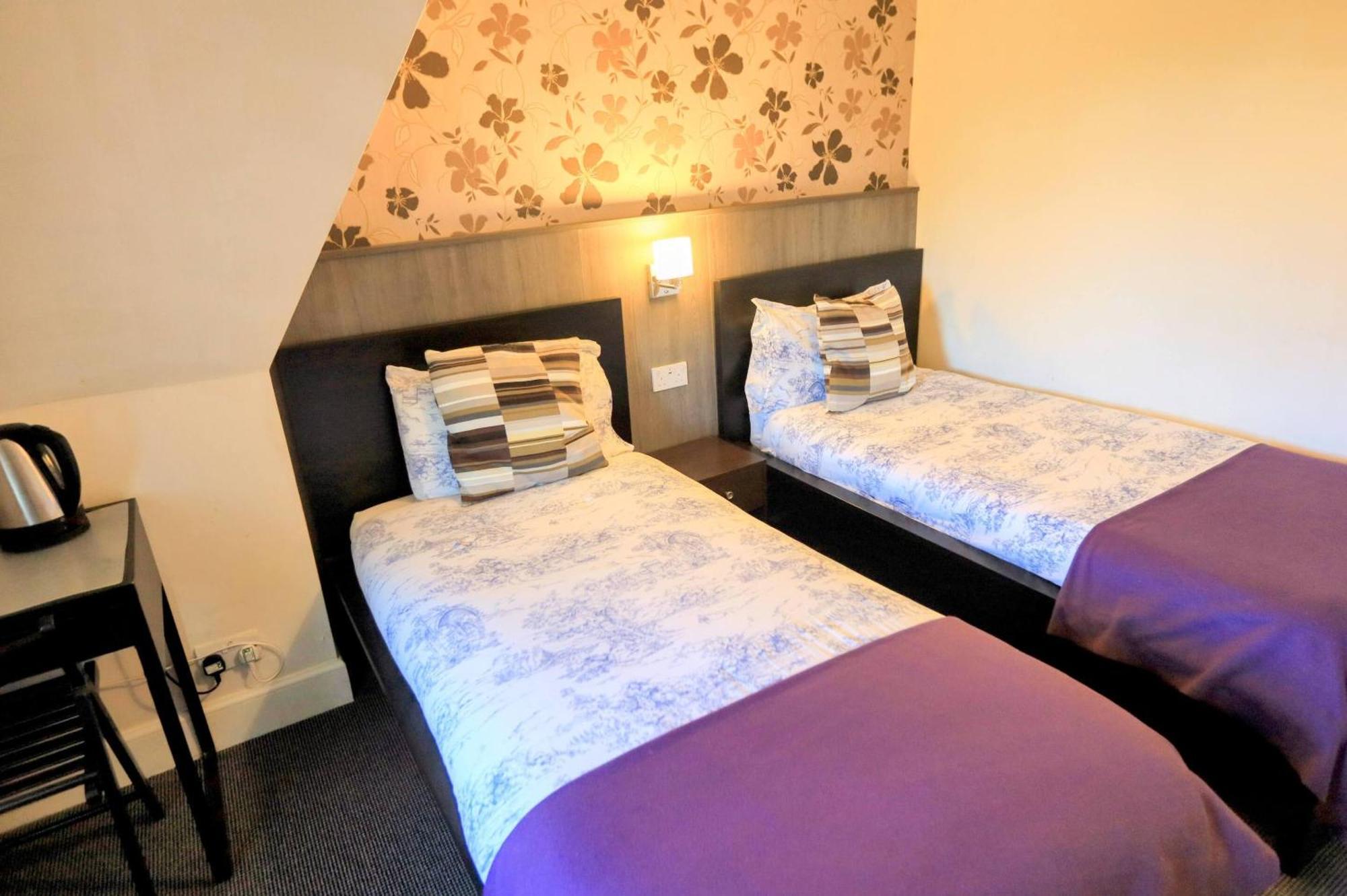 Edinburgh Holiday Guest House 3*