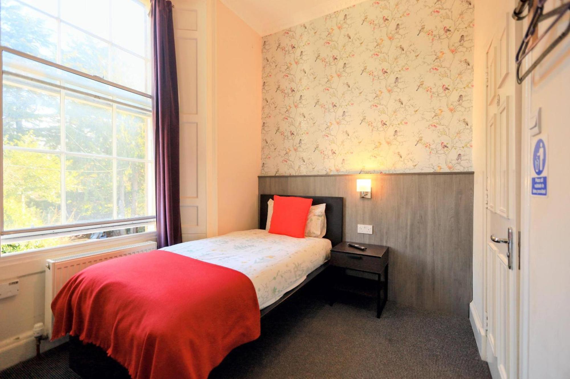 Edinburgh Holiday Guest House 3*